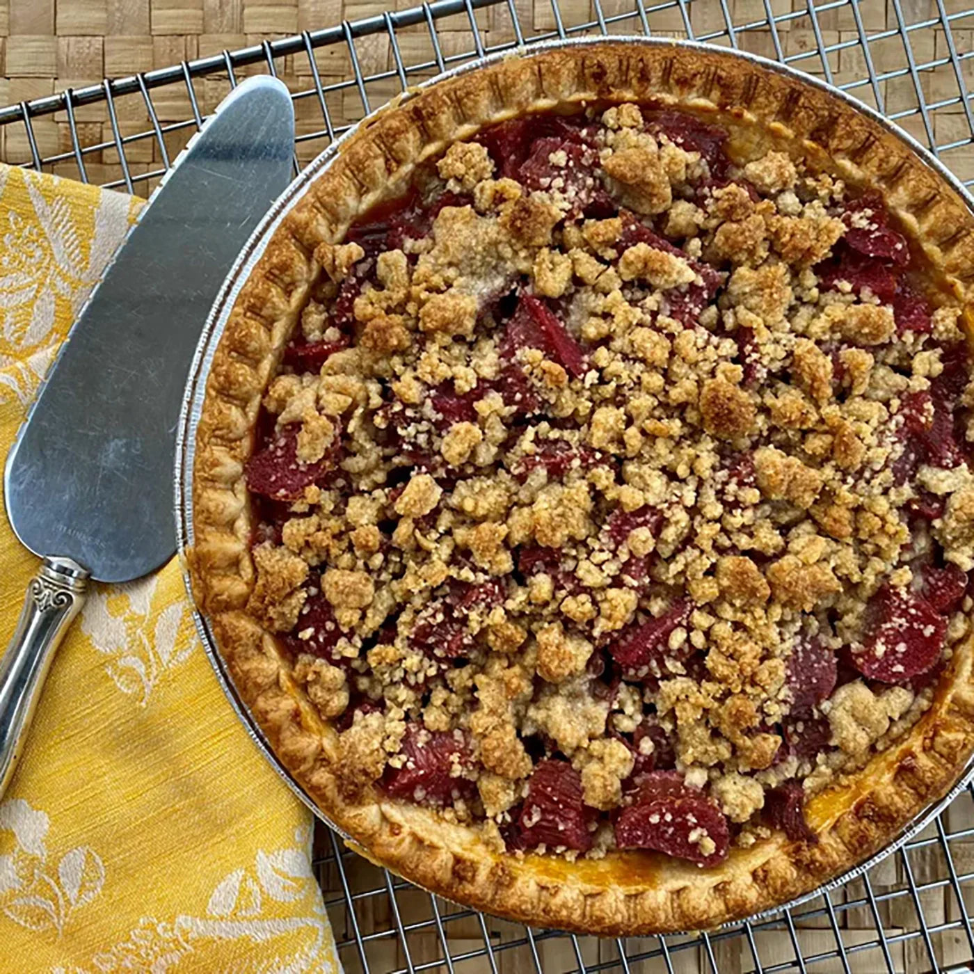 Old Fashioned Rhubarb Crumble Pie